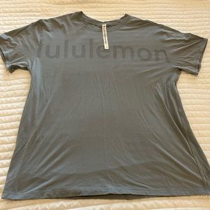 Lululemon signature shirt in gray size 10